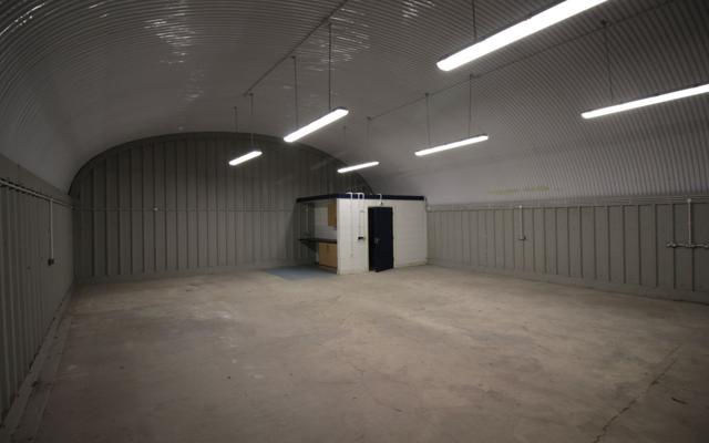 light-industrial-unit-with-large-yard